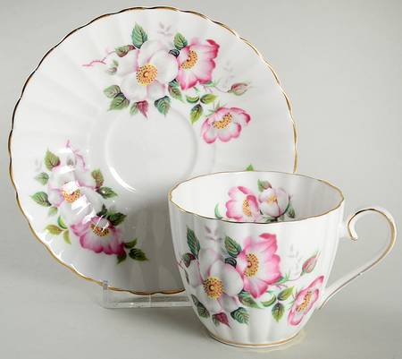 D3185 Flat Cup & Saucer Set