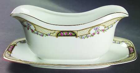 THU226 Gravy Boat with Attached Underplate