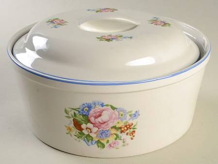 Victoria White 2 Qt Round Covered Casserole