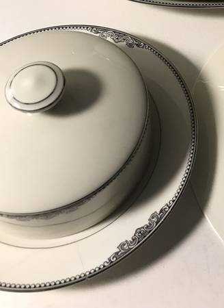6023 Round Covered Butter