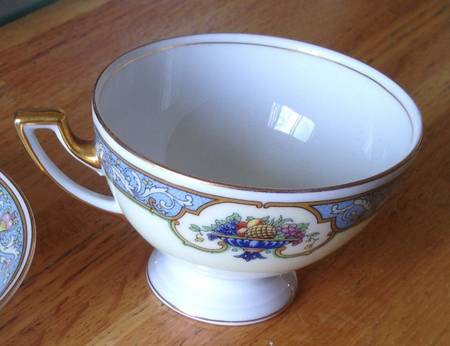 THO253 Footed Cup