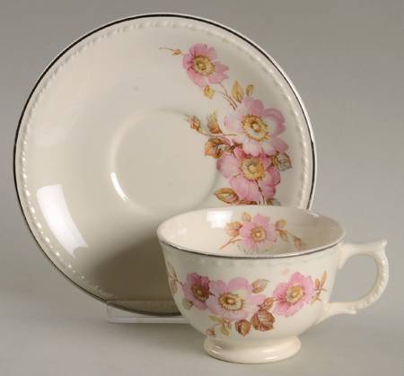 TST534 Footed Cup & Saucer Set