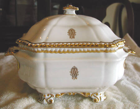 5711 Tureen &  Lid