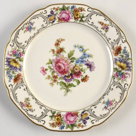 Wettin (Scalloped) Small Dinner Plate