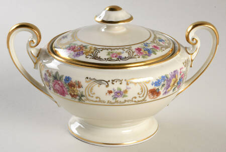 Wettin (Scalloped) Sugar Bowl & Lid