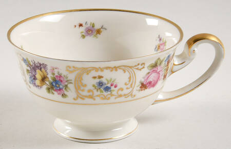 Wettin (Scalloped) Footed Cup