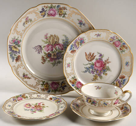 Wettin (Scalloped) 5 Piece Place Setting