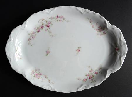 3385 (Scalloped) 11" Oval Serving Platter