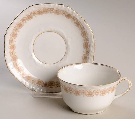 TRV378 Flat Cup & Saucer Set