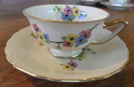 THO295 Footed Cup & Saucer Set
