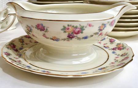 THO297 Gravy Boat with Attached Underplate