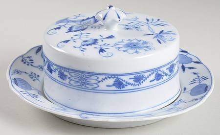 Blue Onion (Scalloped) Round Covered Butter