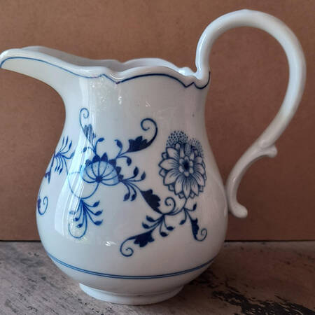 Blue Onion (Scalloped) 22 Oz Pitcher