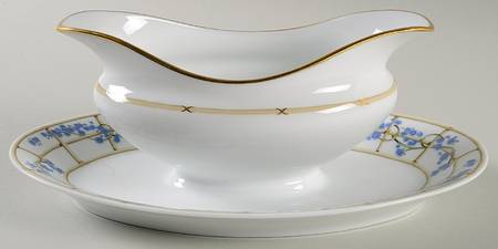 Trellis Gravy Boat with Attached Underplate
