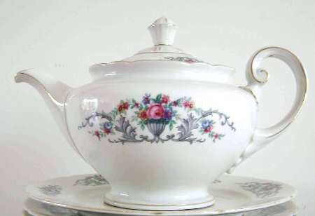 Thu282 Teapot & Lid