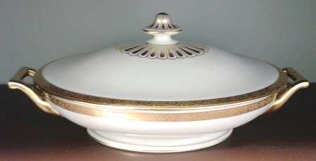 9127 Oval Covered Vegetable