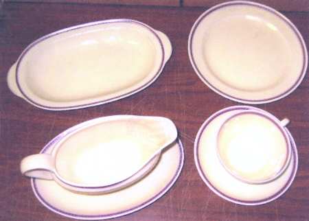 01981 Gravy Boat with Attached Underplate