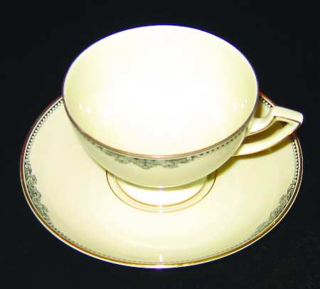 06023 Footed Cup & Saucer Set