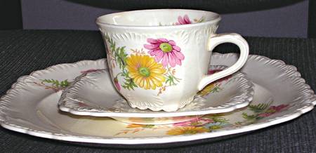 TST682 Flat Cup & Saucer Set