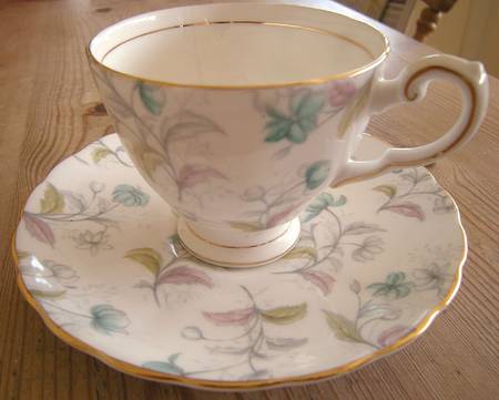 TUS116 Footed Cup & Saucer Set