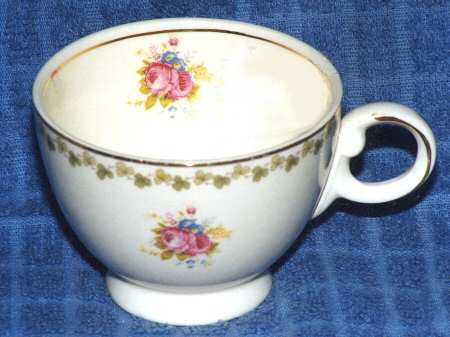 TST686 Footed Cup
