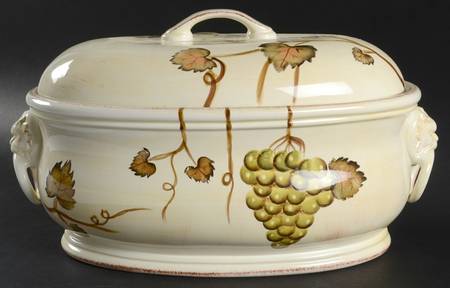 Villa Grande Oval Covered Vegetable