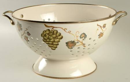 Villa Grande Metal Colander