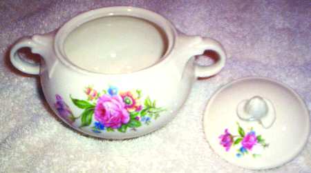 1823 1-2 Sugar Bowl & Lid