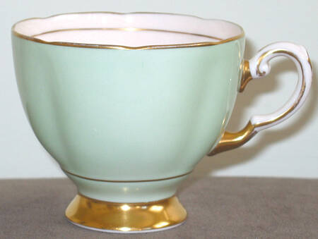 TUS117 Footed Cup
