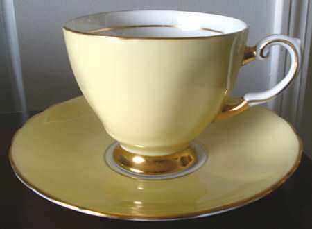 C8985 Footed Cup & Saucer Set