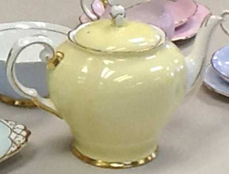 C8985 Teapot & Lid