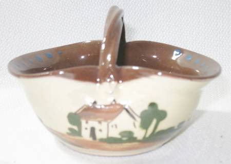 Motto Ware (Cottage) 5" Handled Basket
