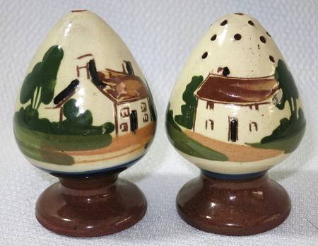Motto Ware (Cottage) Salt & Pepper Set