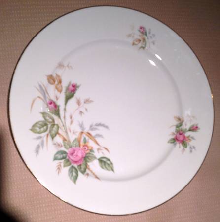 07470 (Cream Background, No Embossing) Dinner Plate