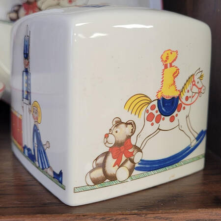 Tiffany Toys Bank
