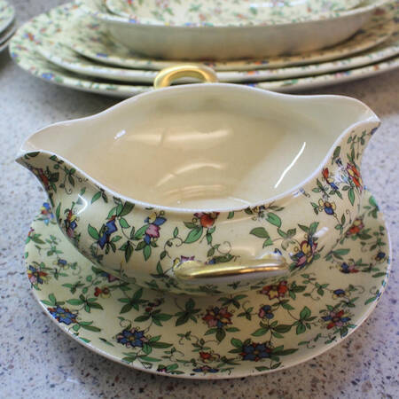D3150 Gravy Boat with Attached Underplate