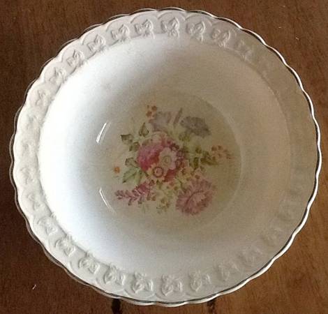 TST717 9" Round Vegetable Bowl