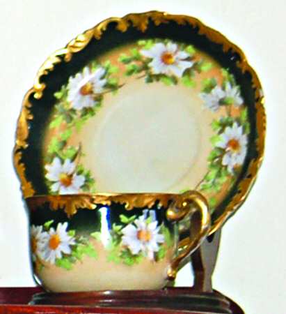 TRV596 Flat Cup & Saucer Set