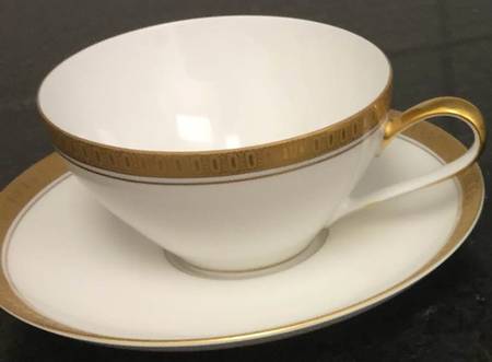 423 Flat Cup & Saucer Set