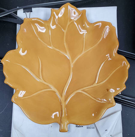 Avellino Butter 9" Leaf Dish
