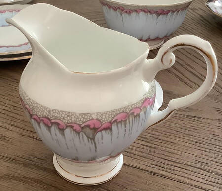 C9068 Creamer