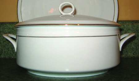 Venezia Gold Round Covered Vegetable