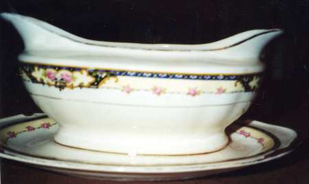 THP64 Gravy Boat with Attached Underplate