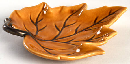 Honey 7" Leaf Plate