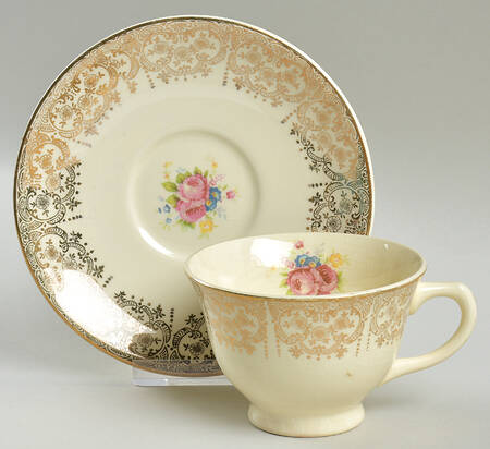 TST728 Footed Cup & Saucer Set