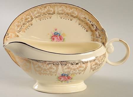 TST728 Gravy Boat & Underplate