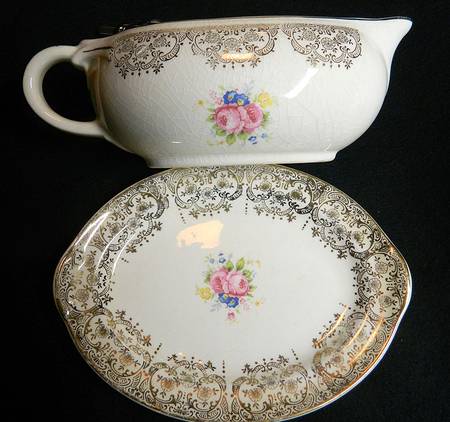 TST728 Gravy Boat & Underplate/Relish