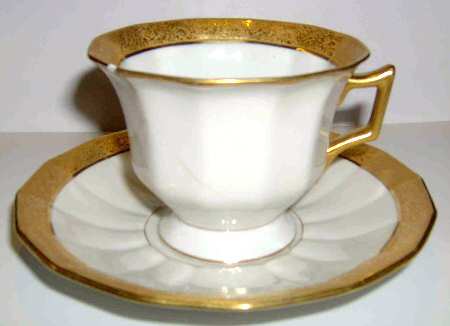 TRV526 Footed Cup & Saucer Set