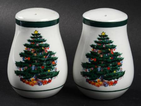 Holly Tree Salt & Pepper Set