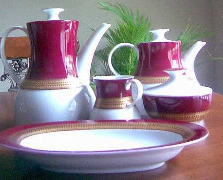 Design 304022 Red Gold by Thomas